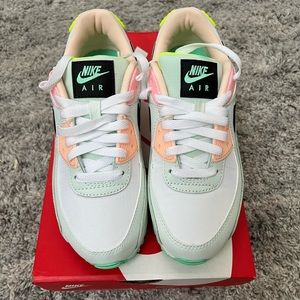 Nike Women’s Air Max 90 ‘Easter’ white/black/volt/green